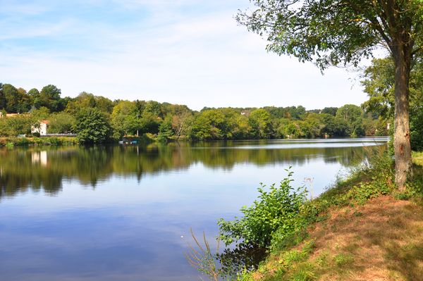 Sentier GR 48 Lussac-les-Châteaux / L’Isle Jourdain Lussac-les-Châteaux Nouvelle-Aquitaine Sentier GR 48 Lussac-les-Châteaux / L'Isle Jourdain Lussac-les-Châteaux Nouvelle-Aquitaine
