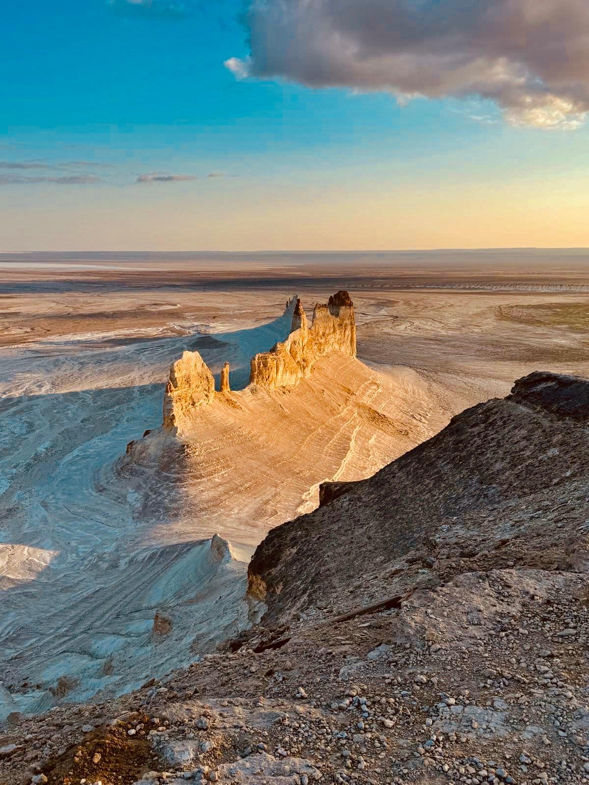 RÉCIT DE VOYAGE LA TRAVERSÉE DU DÉSERT DE MANGYSTAU À VÉLO