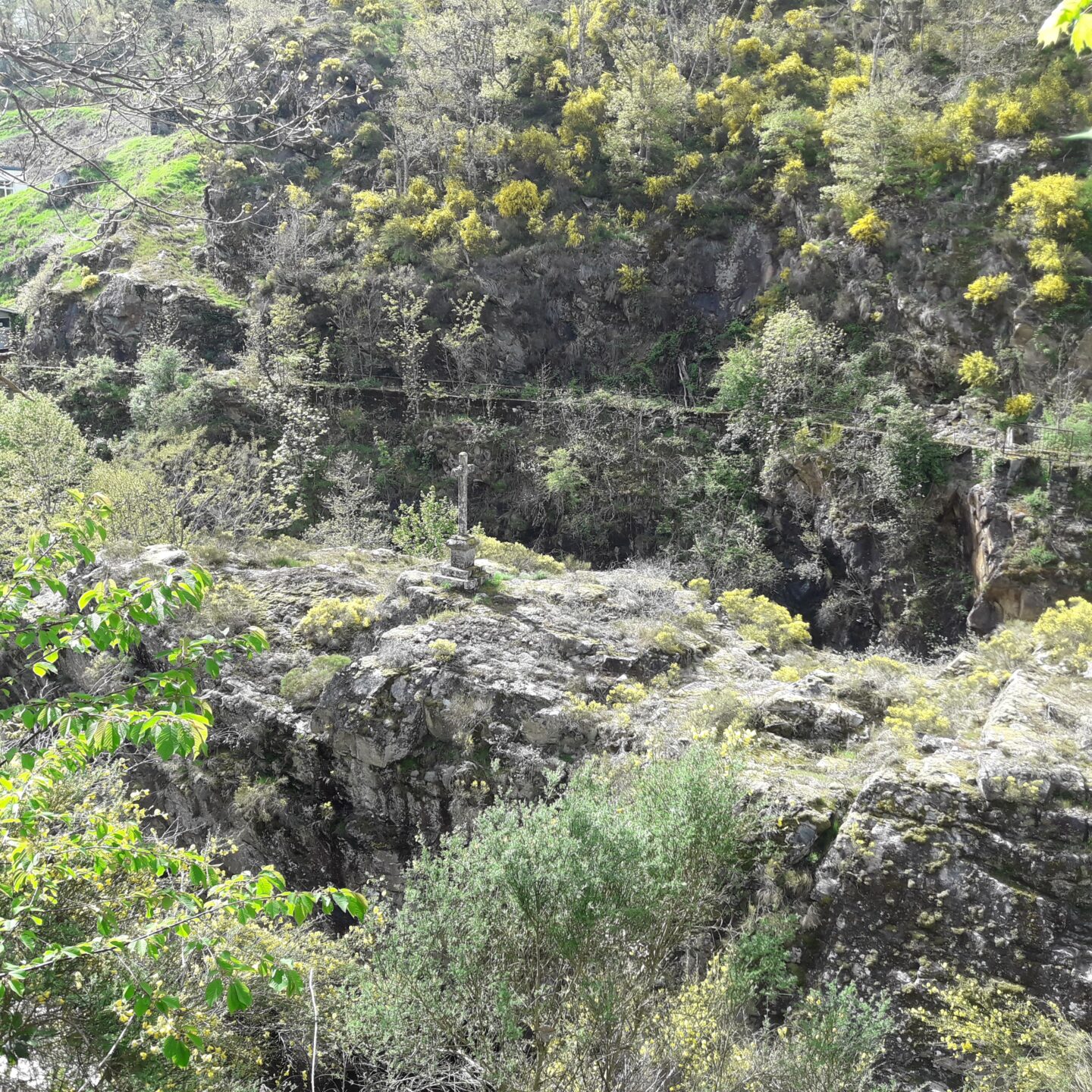 Voie verte pédestre 10 km Bort-les-Orgues Nouvelle-Aquitaine Voie verte pédestre 10 km Bort-les-Orgues Nouvelle-Aquitaine