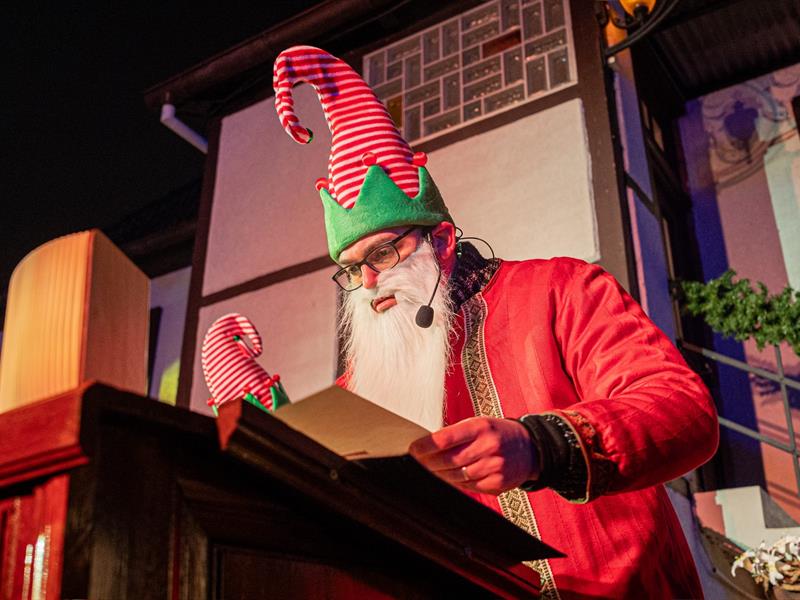 Spectacle déambulatoire de Noël La fabrique des rêves Une féérie de Noël