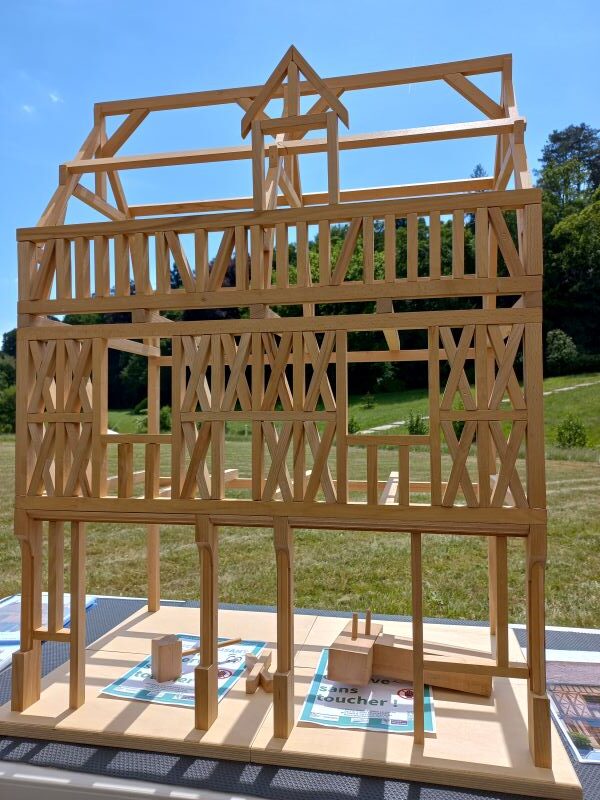 Village des sciences à Amboise Stands "architecture à pans de bois" et "art du vitrail"