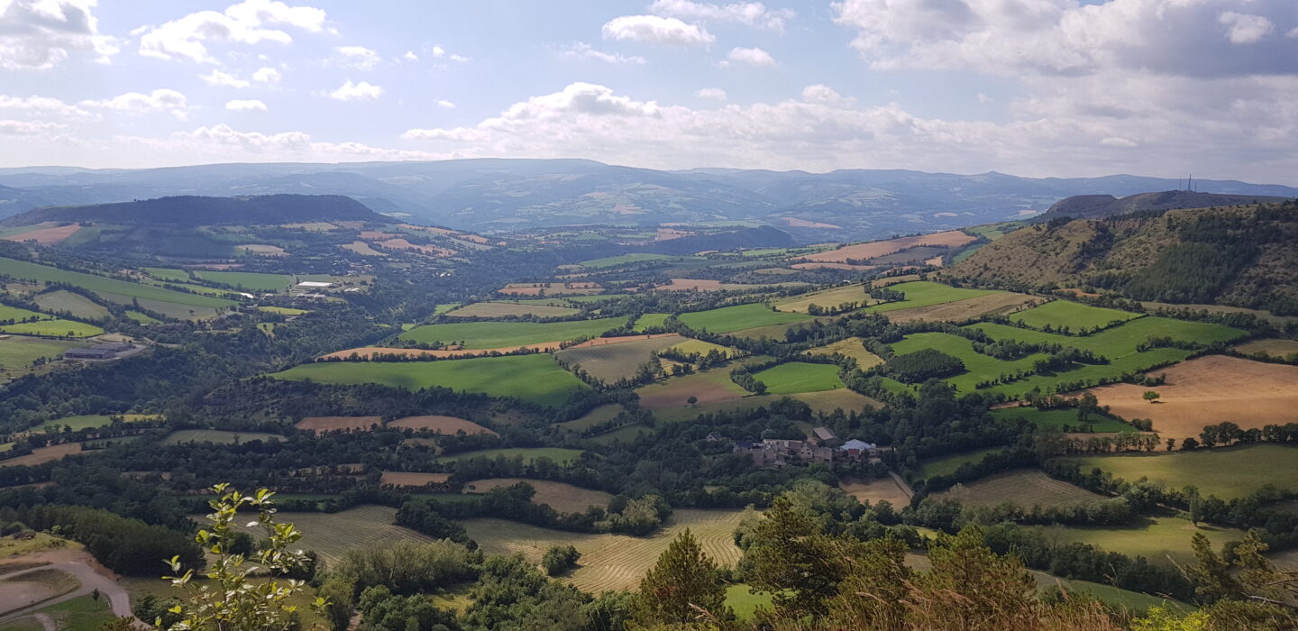 LE TRUC DE GRÈZES ET LA MONTGANE FENDUE Grèzes Occitanie