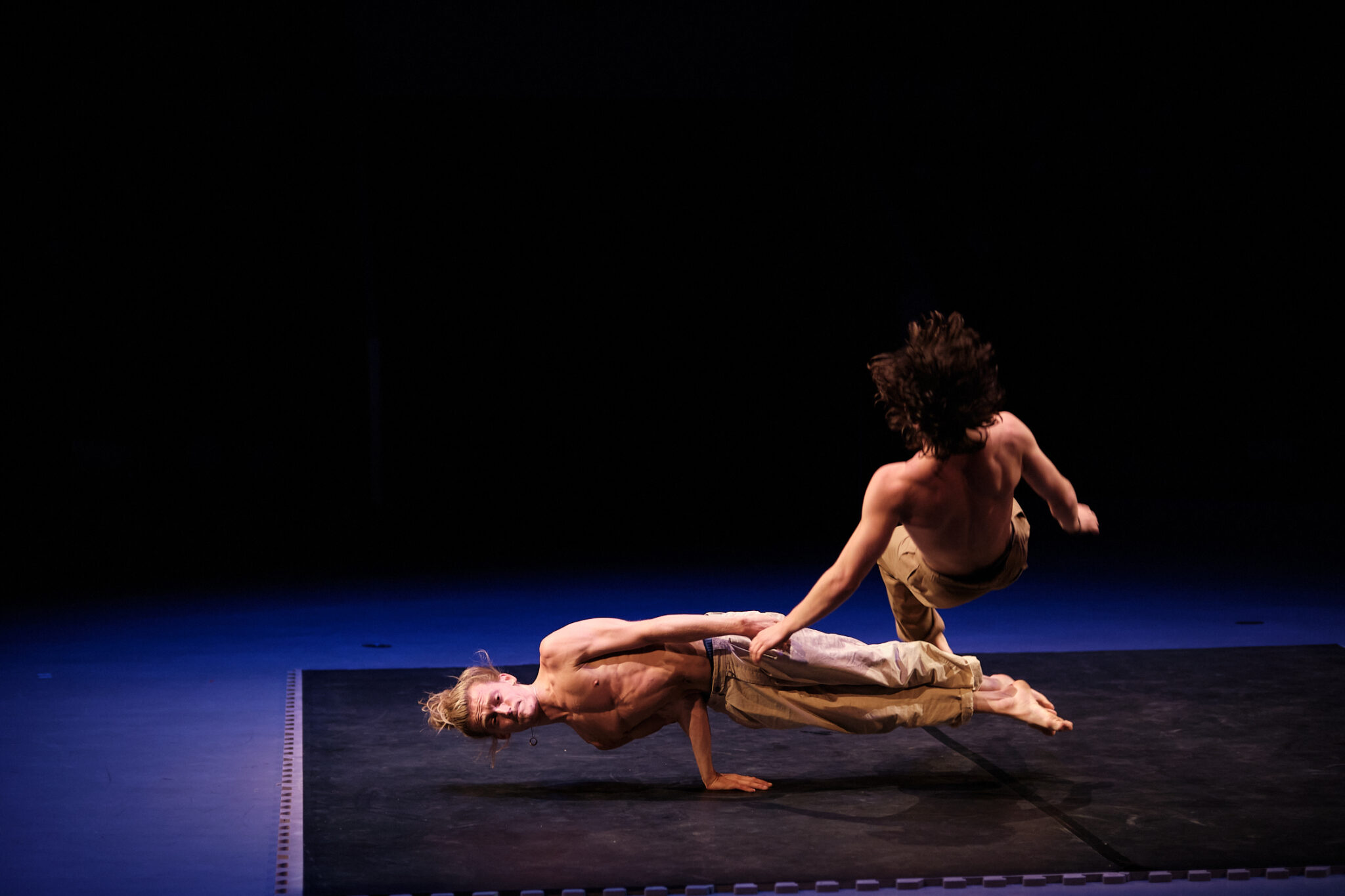 Agora Pôle National Cirque Au commencement était la chute / Jules Houdin et Guilhèm Charrier