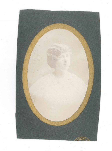 Portrait de Berthe Étui