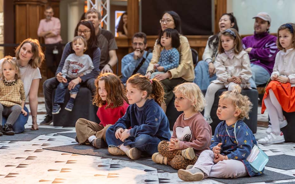 Lecture de contes - Des histoires au pied du sapin Cité de l'Économie Paris