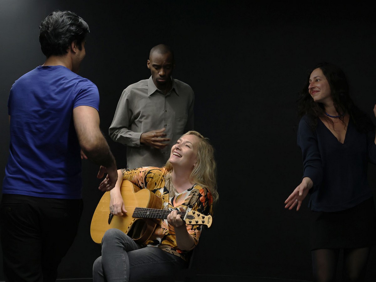 L'ENVOLÉE DE LA NUIT À L’AUBE