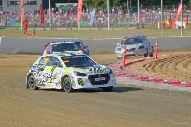 Aurélien CROCHARD 3eme en catégorie DIVISION 3 sur la PEUGEOT 208 II numéro 399 au Rallycross de Lohéac le 31 Aout 2025