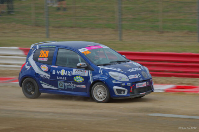 Célia DREAN 7eme en catégorie Féminine sur la RENAULT Twingo R1 RX numéro 260 au Rallycross de Lohéac le 31 Aout 2025 Célia DREAN 7eme en catégorie Féminine sur la RENAULT Twingo R1 RX numéro 260 au Rallycross de Lohéac le 31 Aout 2025
