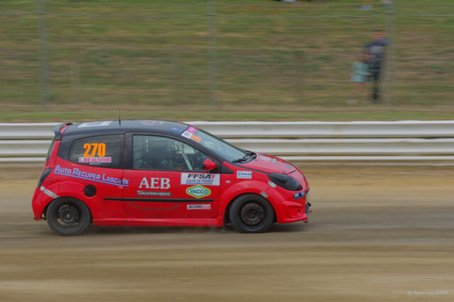 Lorine BEAUVOIR 6eme en catégorie Féminine sur la RENAULT Twingo R1 RX numéro 270 au Rallycross de Lohéac le 31 Aout 2025