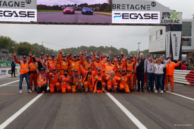 Rallycross de Loheac 2025 photo avec les commissaires