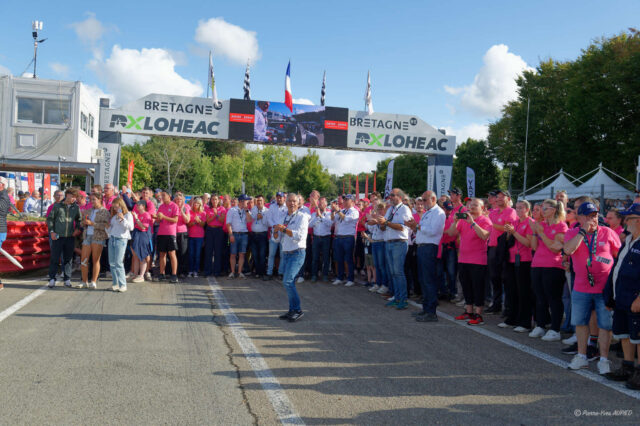 Rallycross Loheac 2025 sur la ligne d'arrivée de la catégorie SUPERCAR Rallycross Loheac 2025 sur la ligne d'arrivée de la catégorie SUPERCAR