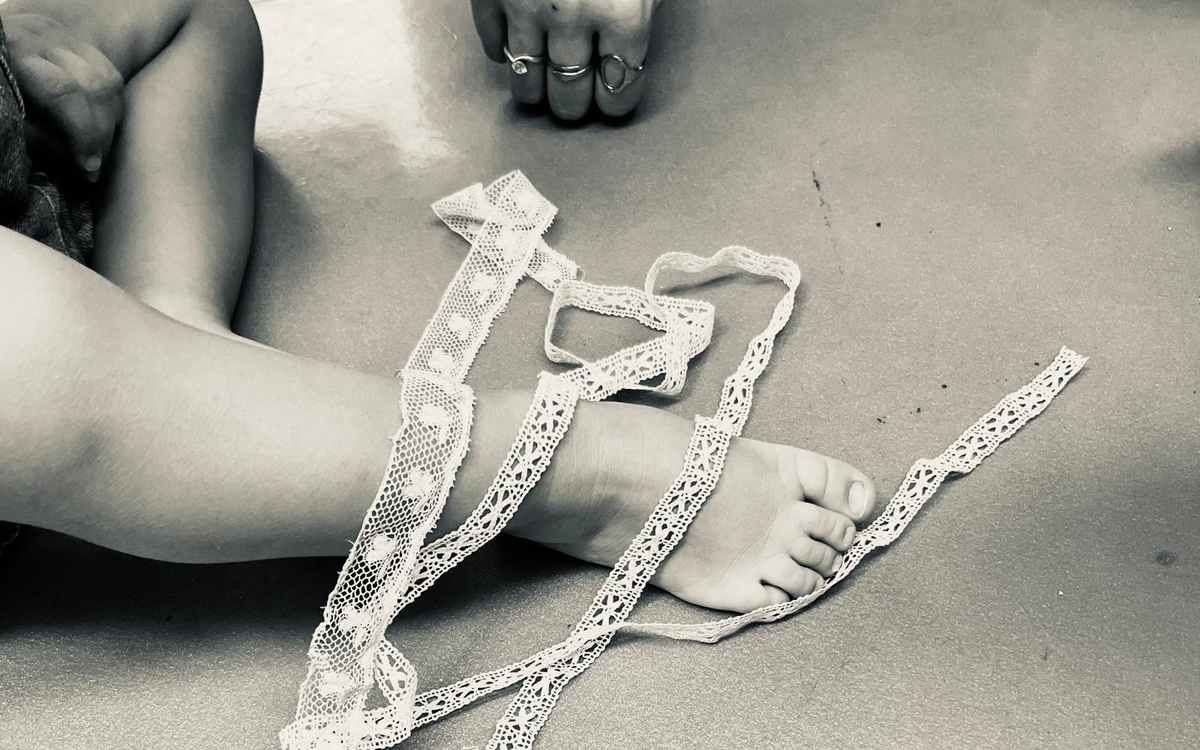 Performance dansée et contée : À un fil Médiathèque Virginia Woolf Paris