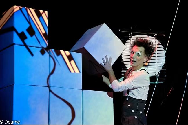 PRÉLUDE EN BLEU MAJEUR Saison Ah ?