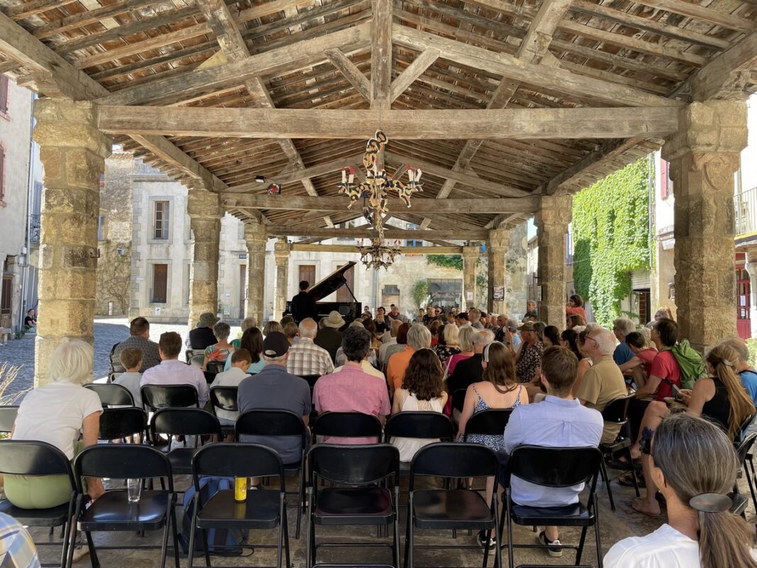 FESTIVAL EN BLANC ET NOIR  Lagrasse