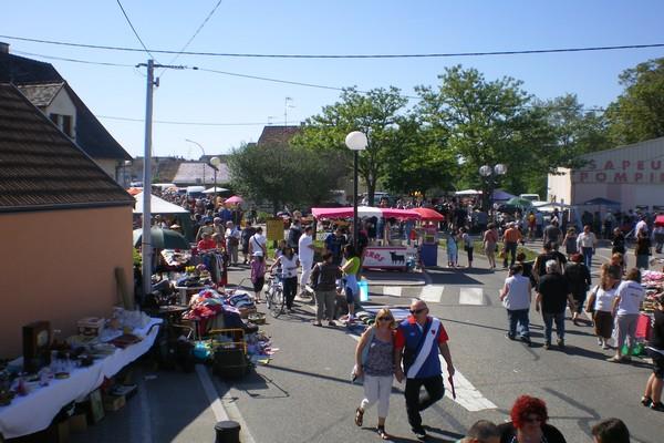 Marché aux puces route de Muttersholtz Wittisheim 2026-05-11 Marché aux puces