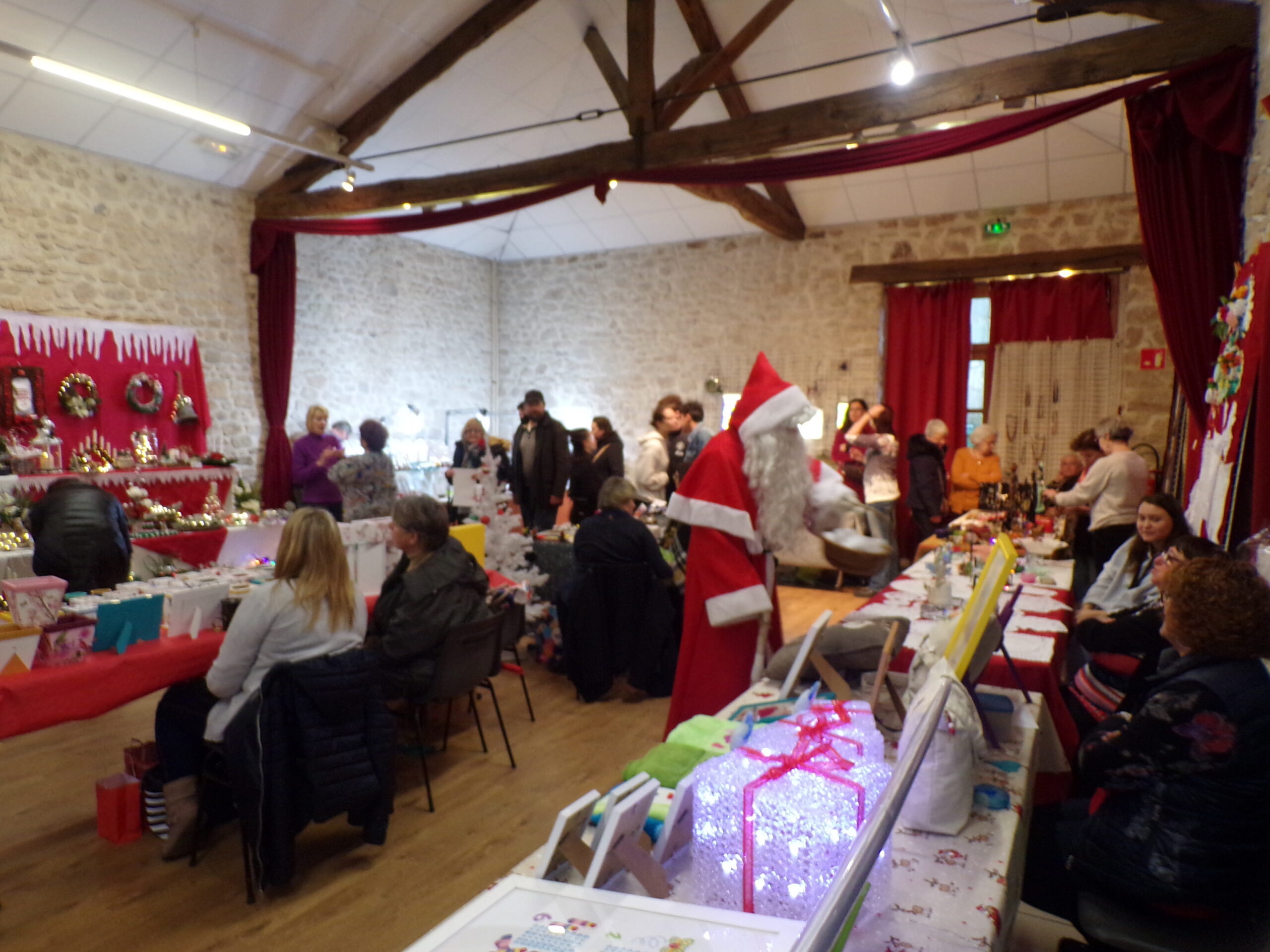 Foire de Noël Salle des fêtes La Jonchère-Saint-Maurice 2025-12-14 Foire de Noël