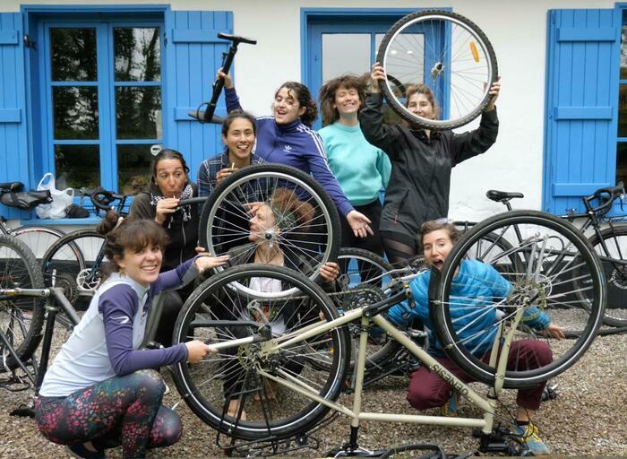 L'increvable tour au fil des saisons Association socioculturelle du Centre Pierre Legendre Couëron