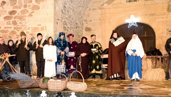 Marché d'artisanat d'art et pastorale autour d'une crèche vivante