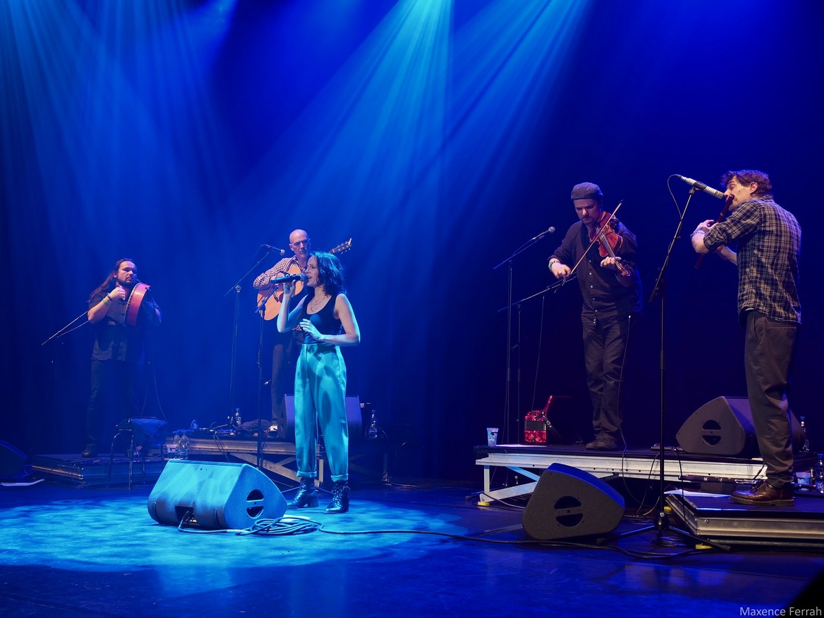 OWOMEN'S FRIENDS & DANCERS