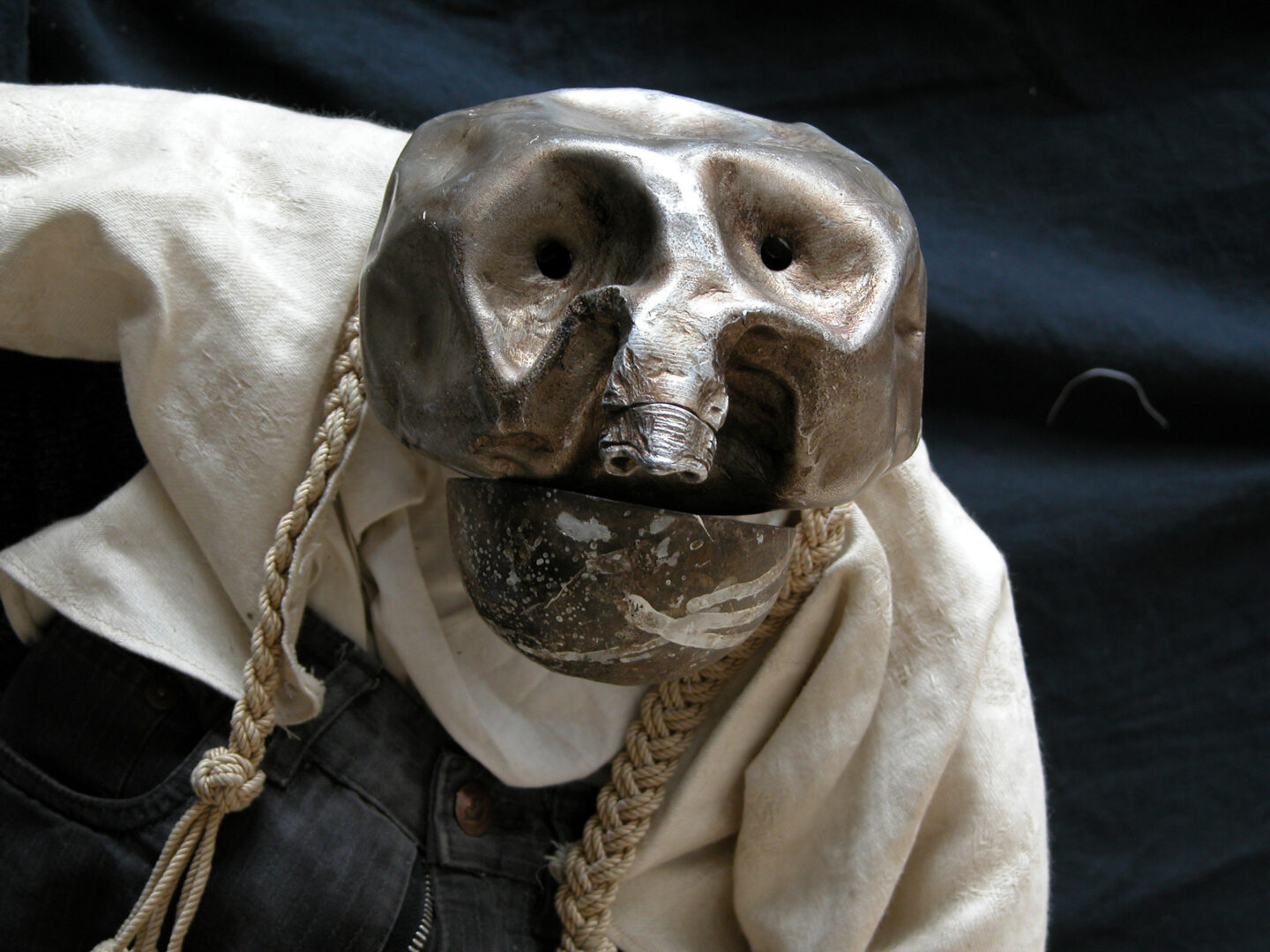 THÉÂTRE DEPUIS HIER. QUATRE HABITANTS (ENTRE DEUX PORTES)