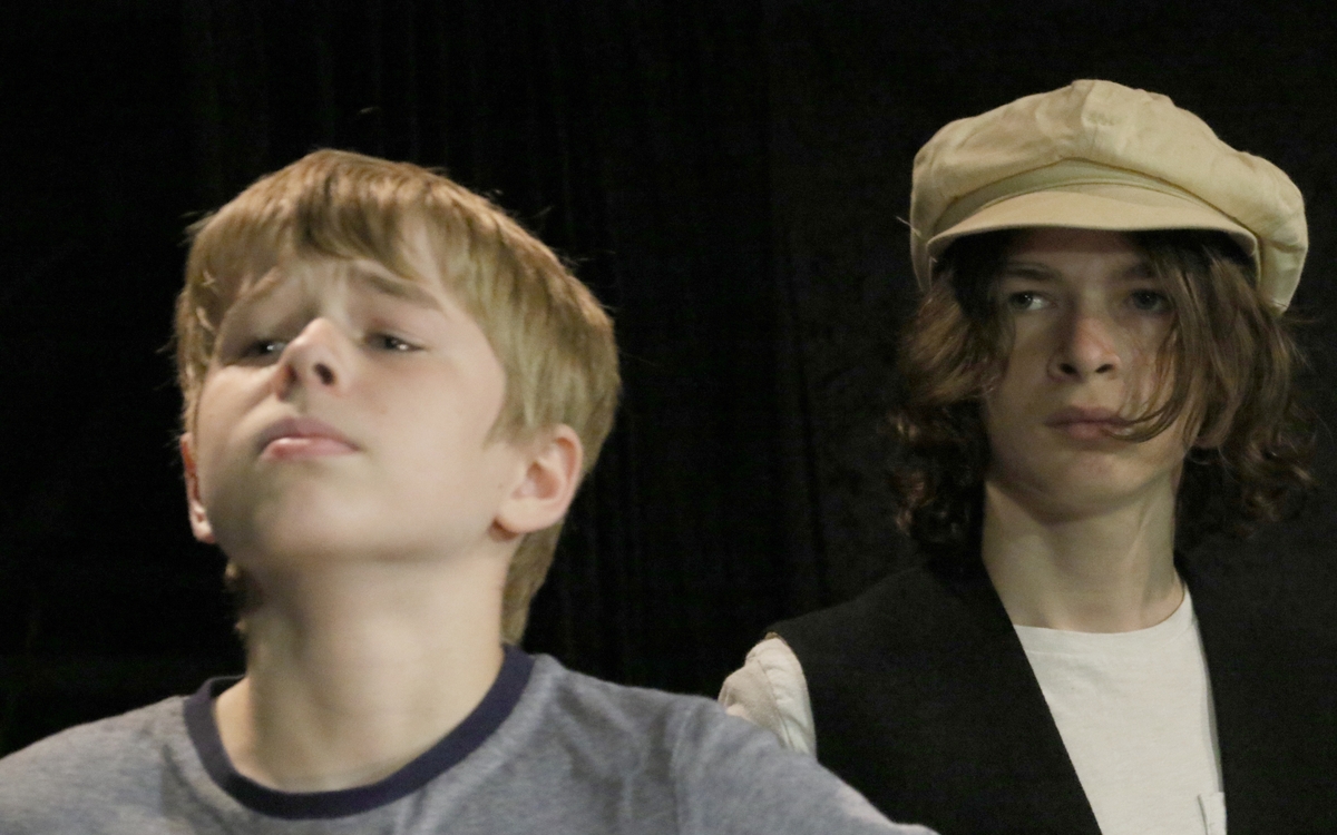 4H de cours de Théâtre ( 11-15 ans) Je joue des improvisations et je mets en valeur ma personnalité !! ESPACE BAUCHAT PARIS