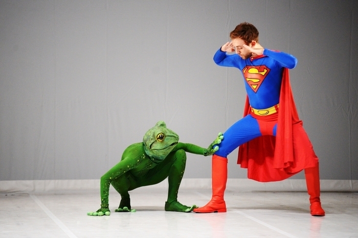 De tête en cape - Cie Balkis Moutashar Théâtre Monsigny Boulogne-sur-Mer