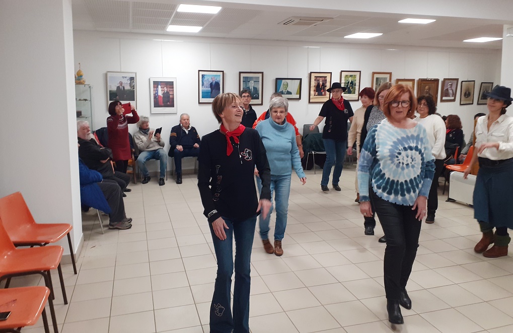 BAL COUNTRY ET DANSE EN LIGNE À ST THIBERY