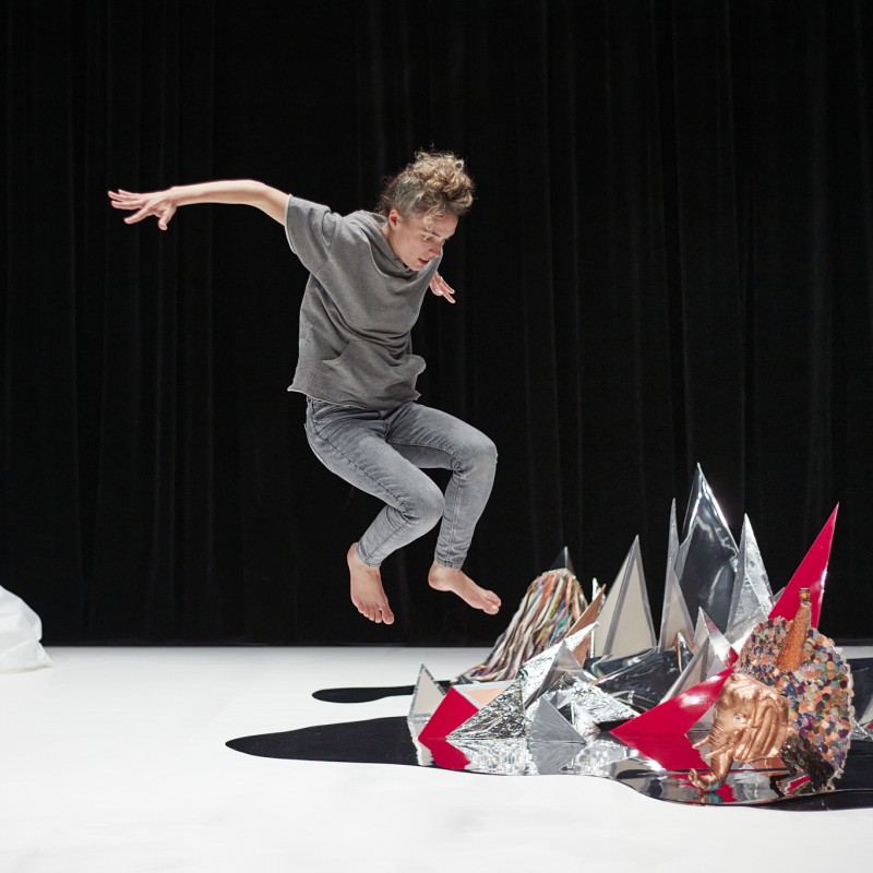 Je suis tous les dieux SORTIR 2025- 2026