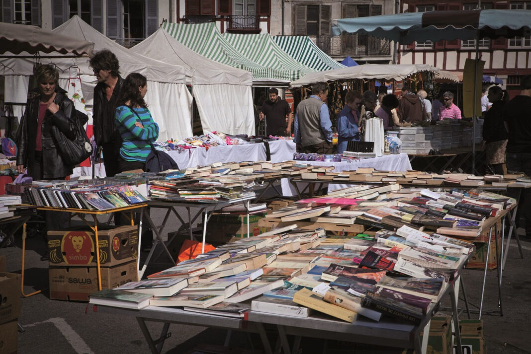 Marché à la brocante Quai Chaho Bayonne