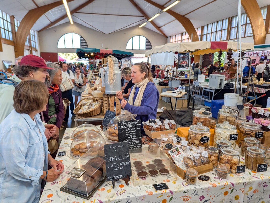 Marché aux produits locaux  Espelette