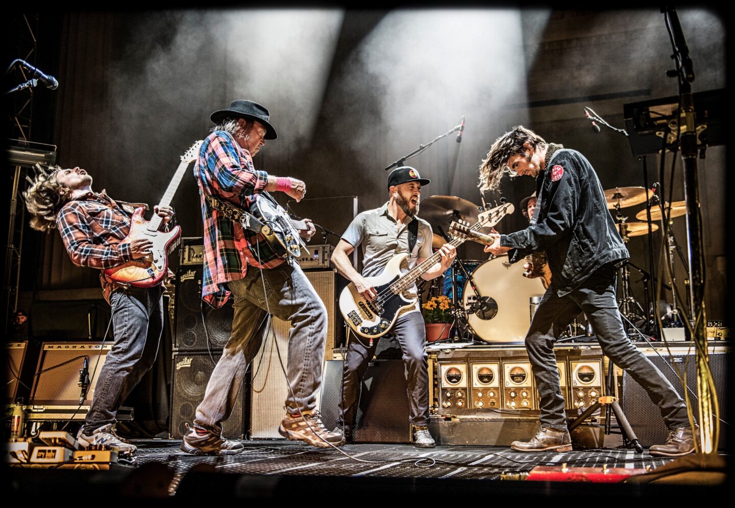 NEIL YOUNG – NEIL YOUNG AND THE CHROME HEARTS AMPHITHEATRE PLEIN AIR – ZENITH DE NANCY Nancy Cedex NEIL YOUNG - NEIL YOUNG AND THE CHROME HEARTS Nancy Cedex
