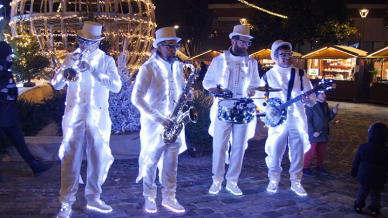 Spectacle déambulatoire La Belle parade de Noël Noël à Chartres 2025