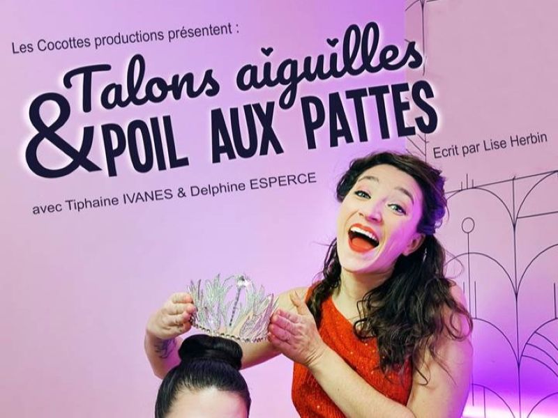 TALONS AIGUILLES ET POILS AUX PATTES