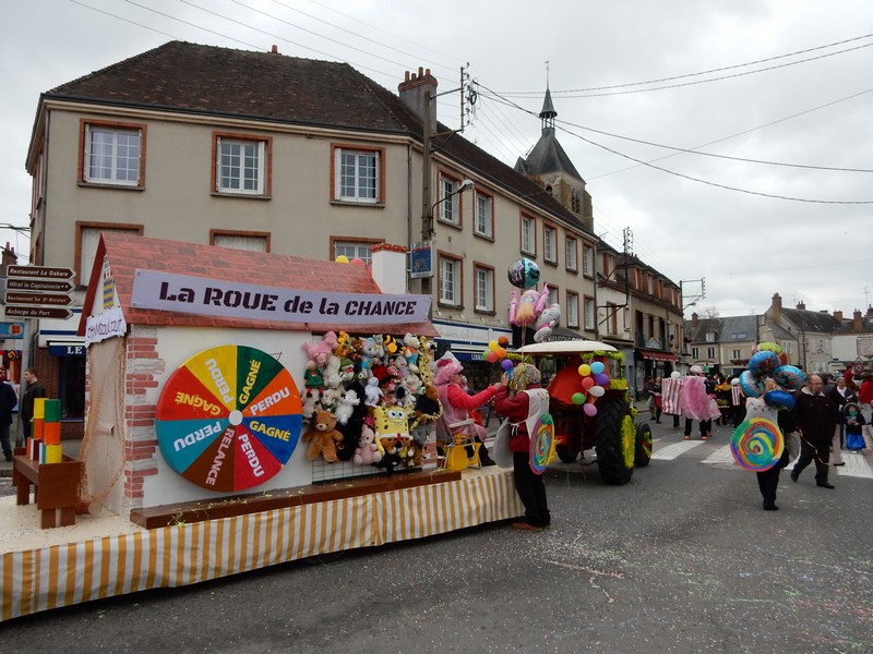 2ème Sortie du Carnaval de Châteauneuf-sur-Loire Place à 30 ans de Carnaval