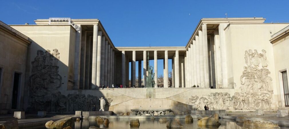 Architecture des années 1930 à Paris, proche de l’esthétique Art déco