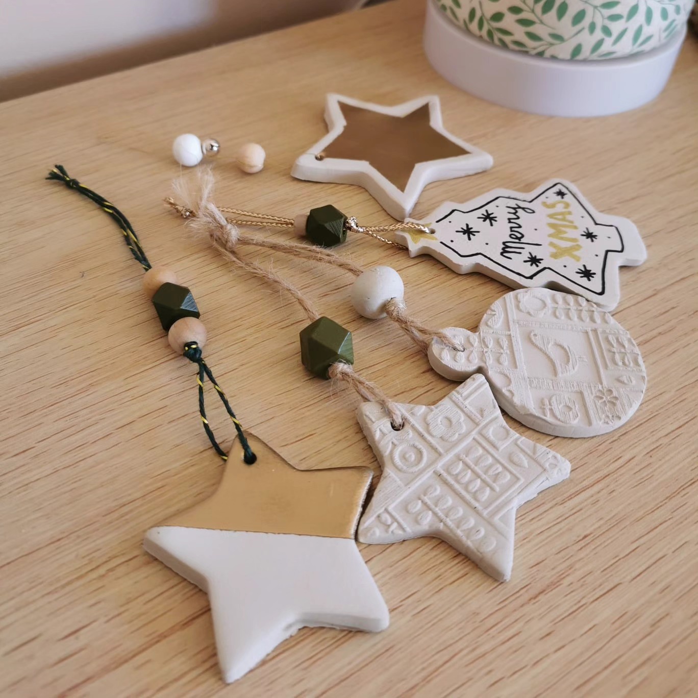 ATELIER ARGILE PETITES CRÉATIONS À SUSPENDRE