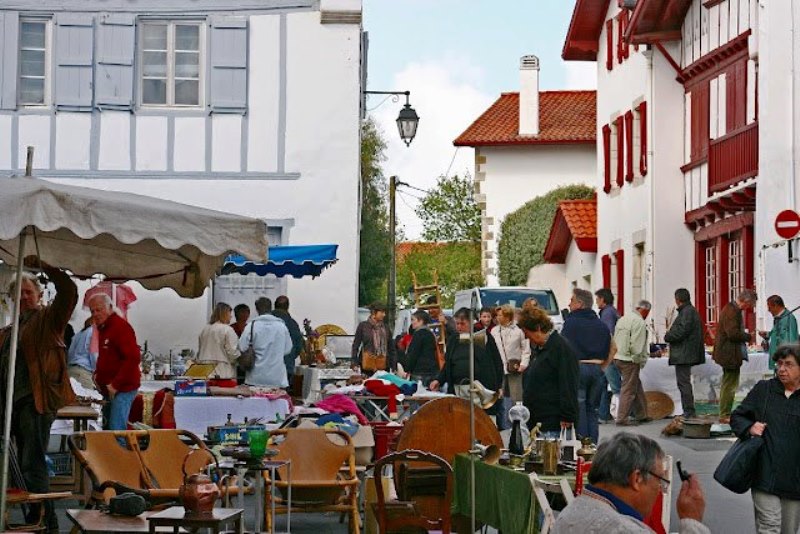 Brocante Centre bourg du village Ahetze 2026-04-19 Brocante