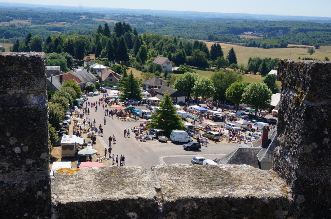 Brocante et vide grenier,  Masseret