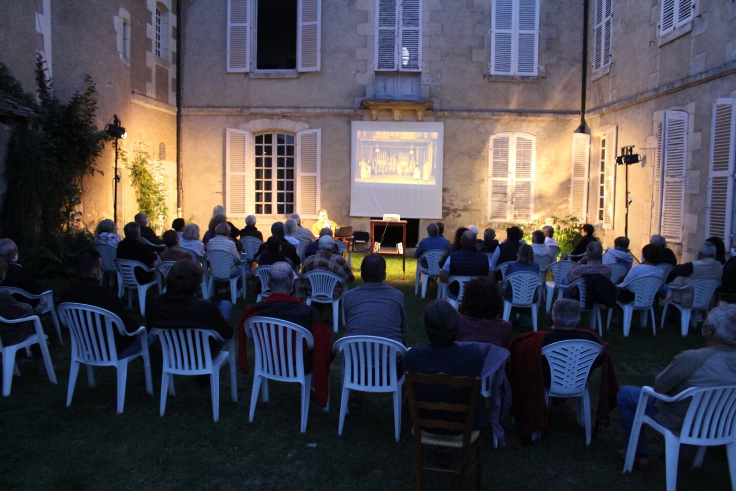 Conférence écoutez-voir .