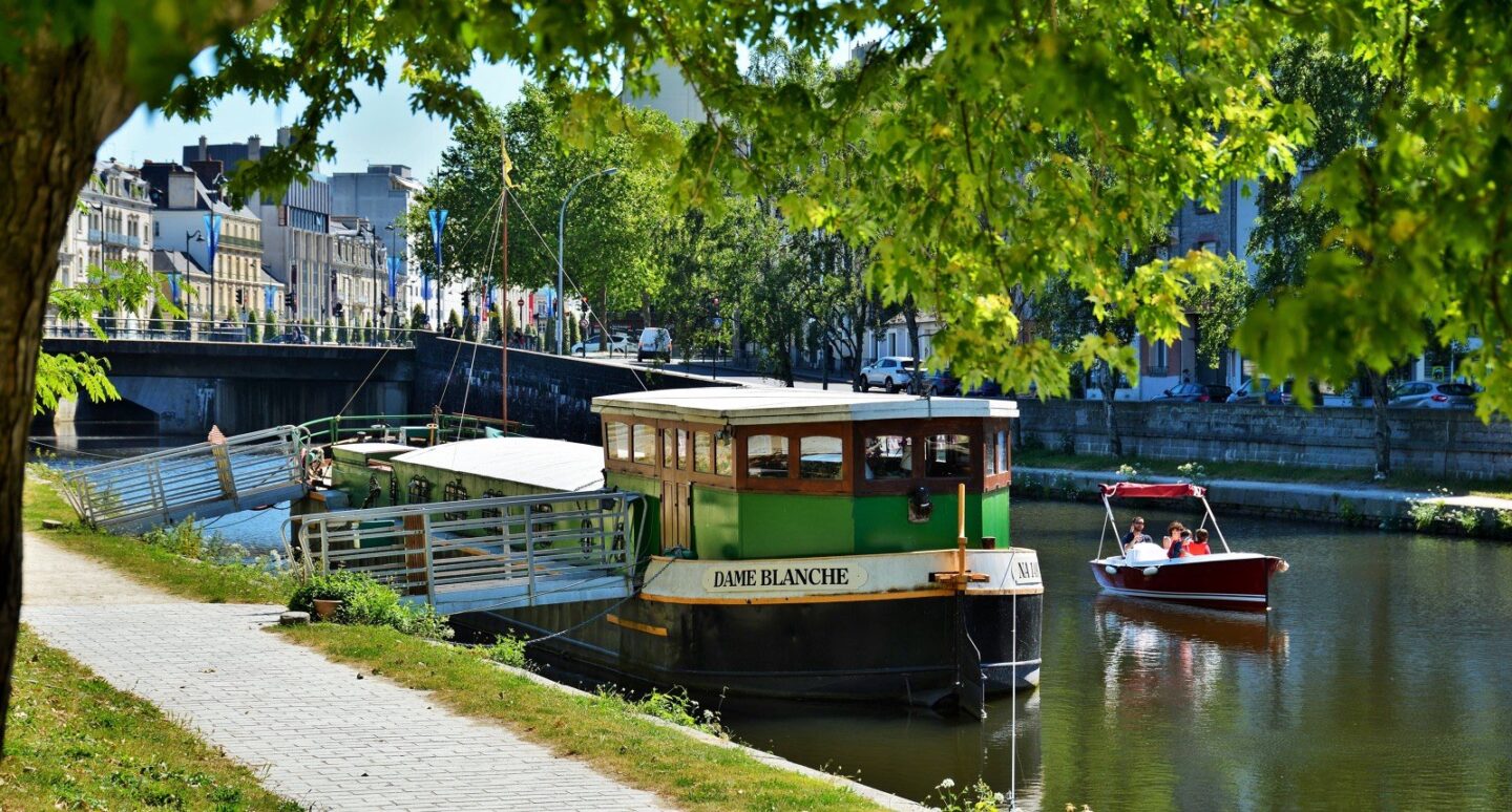 La Dame blanche, second bateau de la Péniche spectacle