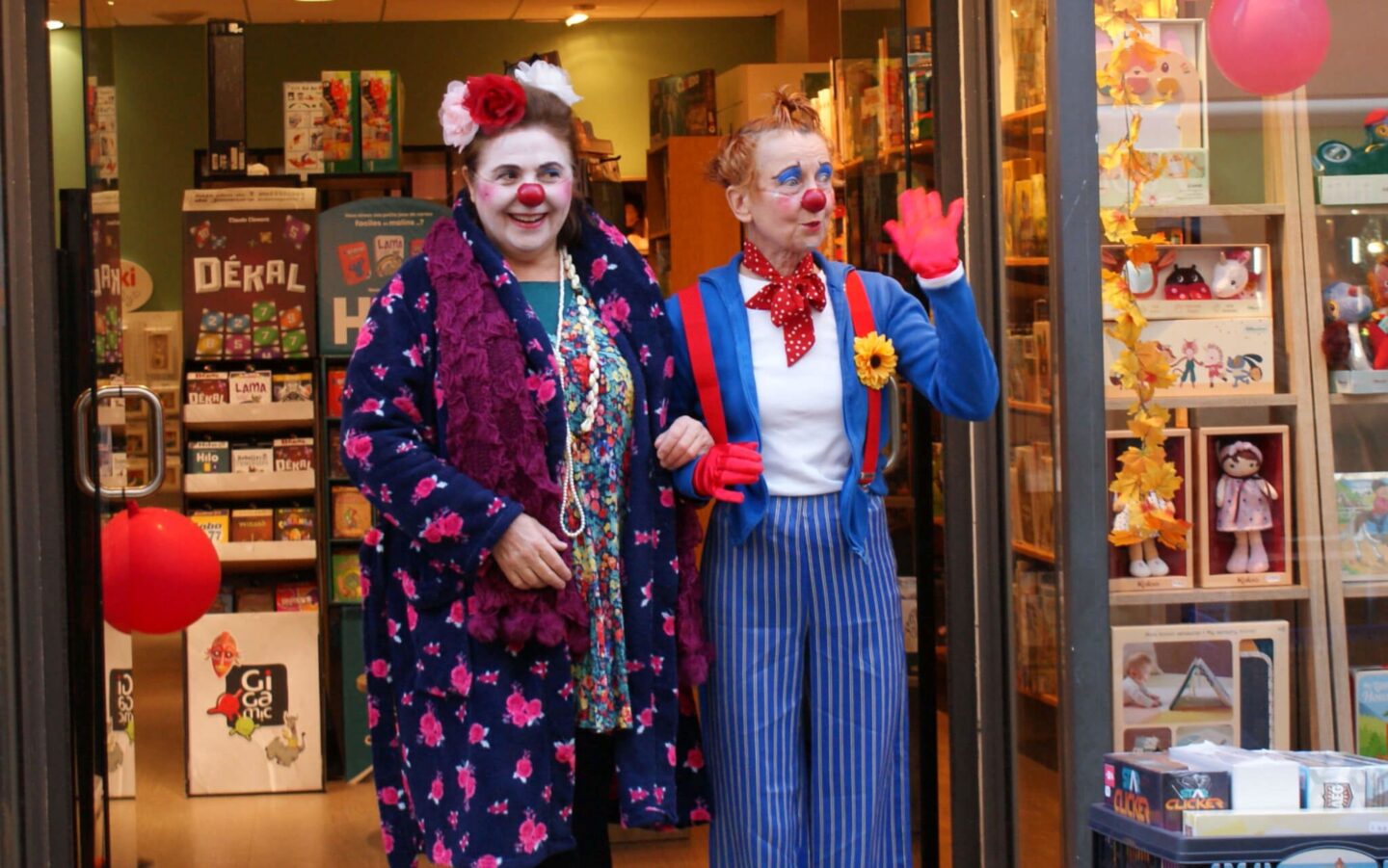 Déambulation des Damoiselles Clownes