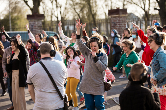 Donne-moi la main (Happy Manif) Place Lucie et Raymond Aubrac Rennes