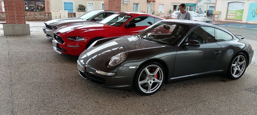 EXPOSITION DE VOITURES