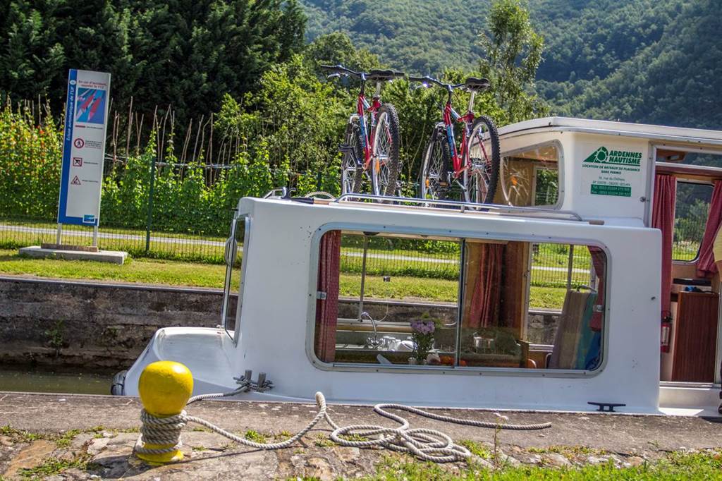 Halte Fluviale de Pont à Bar Dom-le-Mesnil Grand Est