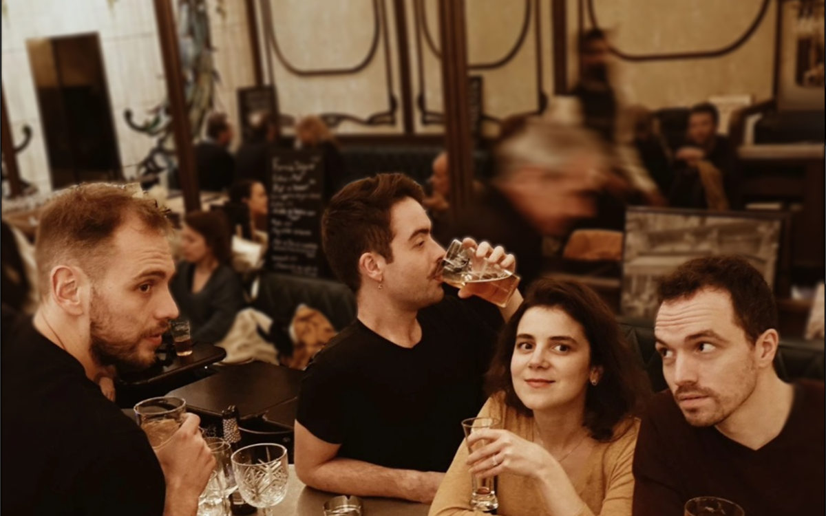 Le Zinc : une pièce de théâtre improvisée !