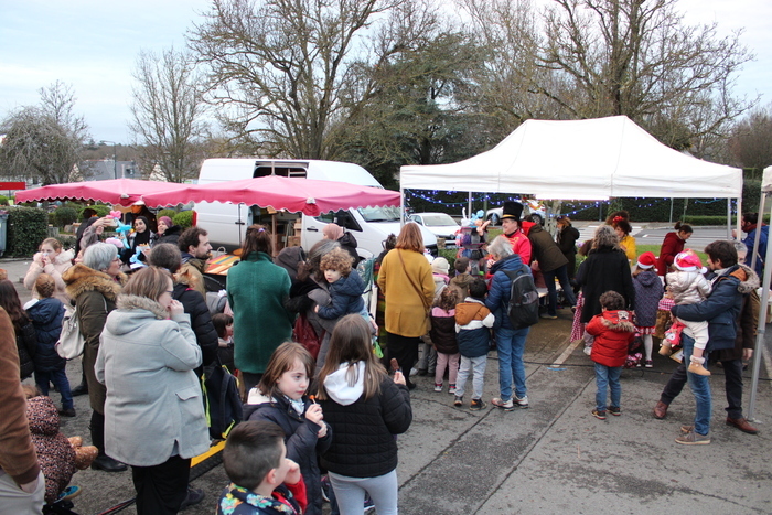 Marché en fête parking centre commercial Vezin le Coquet Vezin-le-Coquet