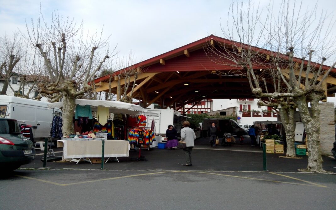 Marché hebdomadaire Place Pierre Loti Ascain