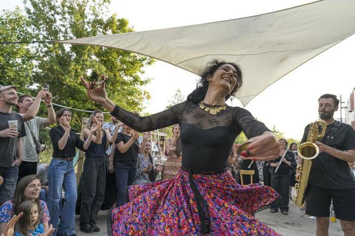 Musique des balkans et danse par le Ciorbalkan Orkestra Musée Maurepas Rennes