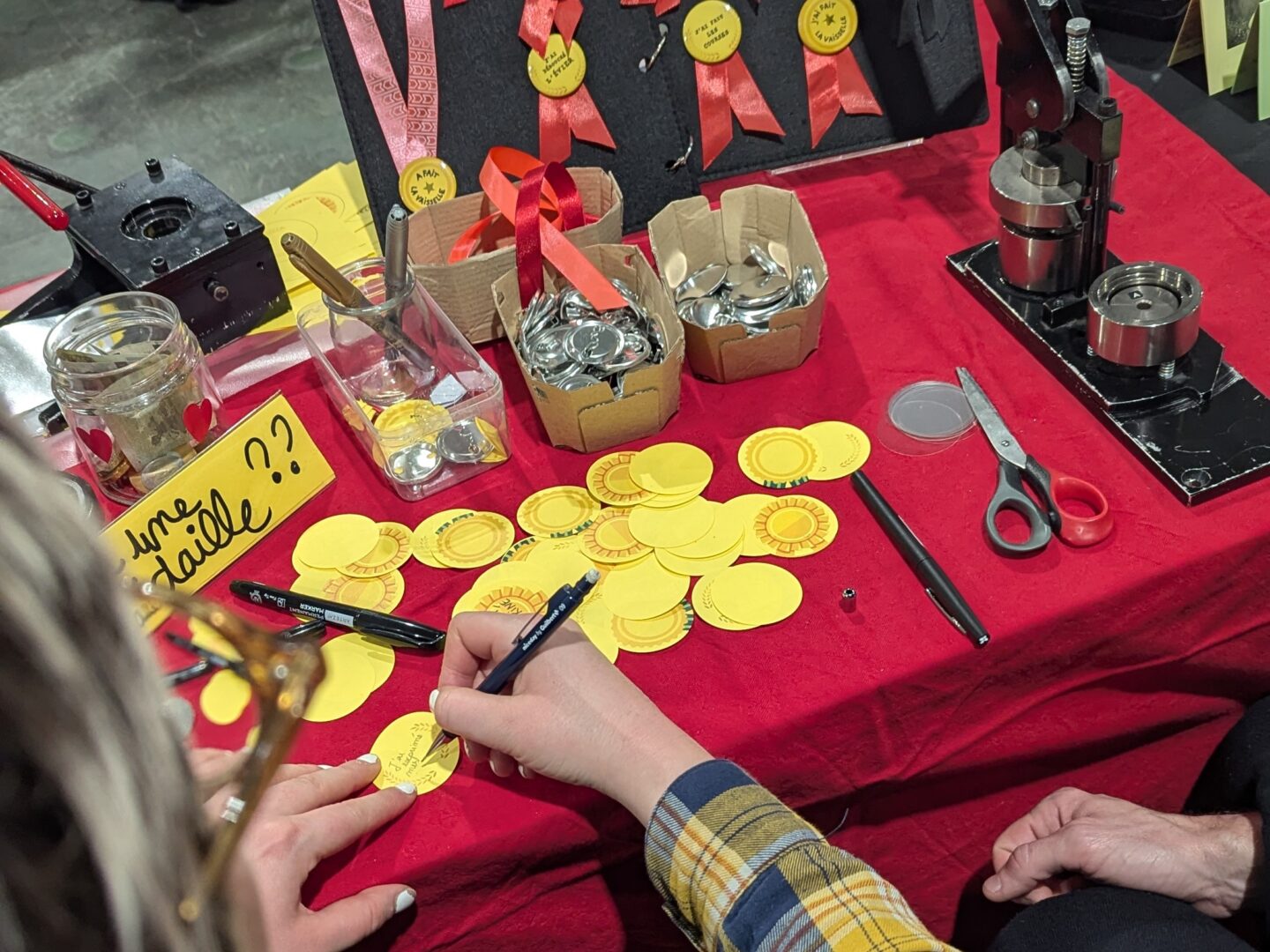 Atelier création de médailles parodiques