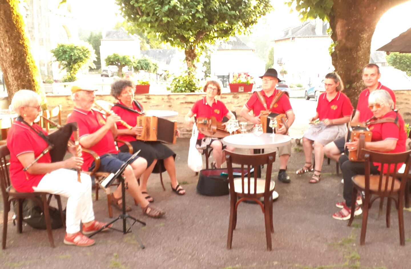 Repas de la Saint Valentin et animation de musique traditionnelle